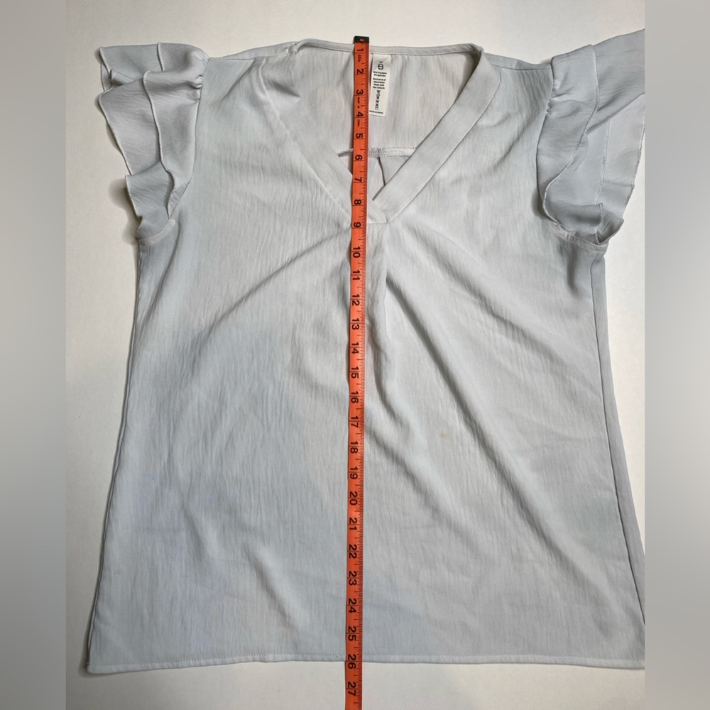 Chic Light Top with Ruffle Sleeves size medium - Picture 4 of 9